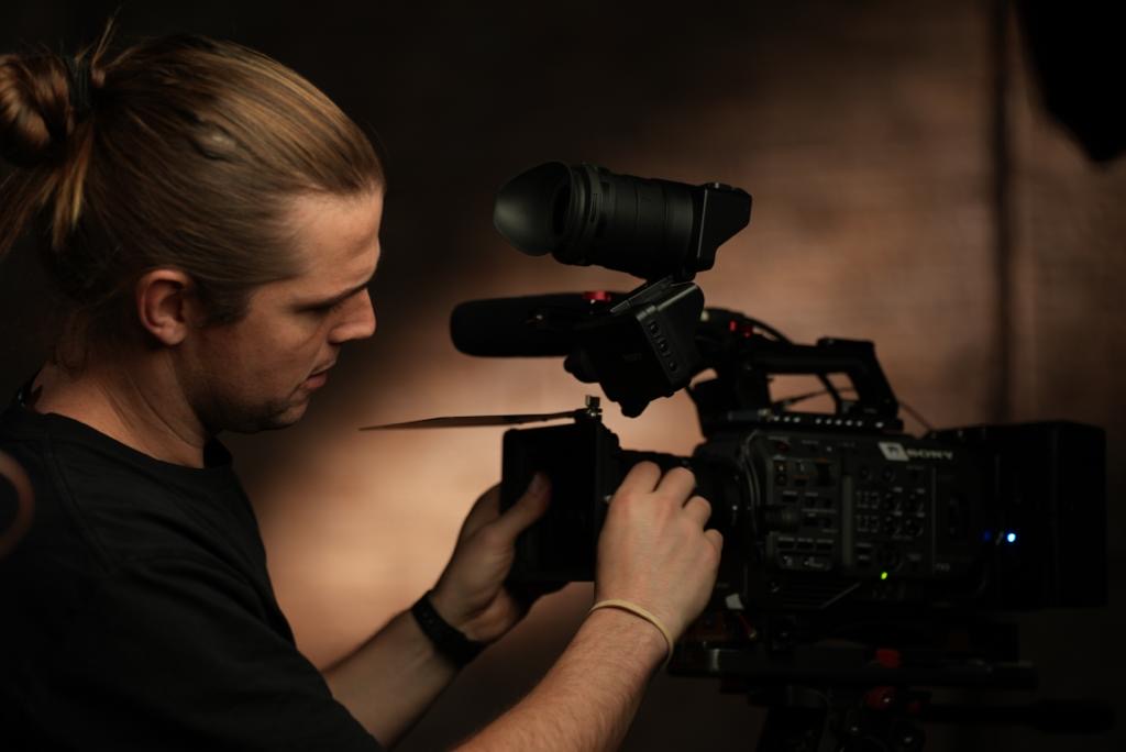 Behind the scenes 6