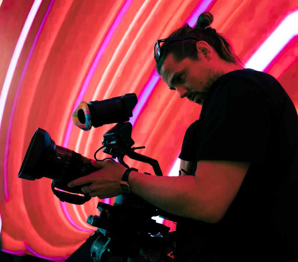 Behind the scenes 11